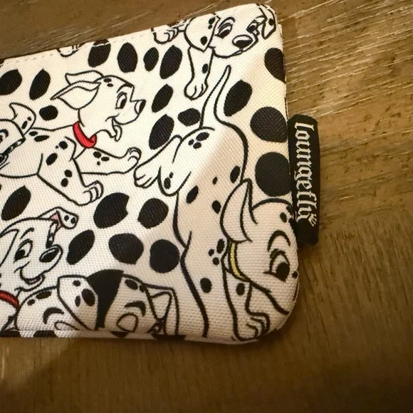Disney x Loungefly 101 Dalmatians Nylon Zip Pouch NWT - Picture 2 of 10